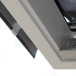 Dachfenster mit Befestigungsstreifen